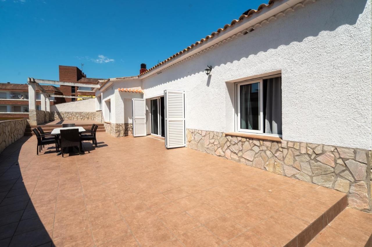 Villa Auba Lloret Лорет де Мар Екстериор снимка
